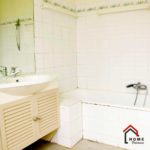 Salle de bain de l'appartement F1 à louer à Liège